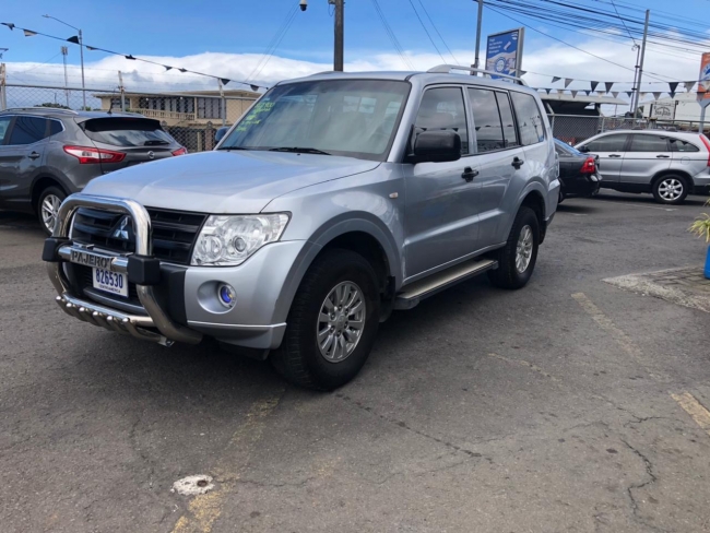  Haz Click aquí y obtendras toda la informacion detallada del Auto Usado   Mitsubishi Montero  gasolina Gris Plata 2010 rural4x4 en Costa Rica sistema de AutoguiaCR.com por sirioscr.com Google.com en la agencia AUTO XIRI TIBAS