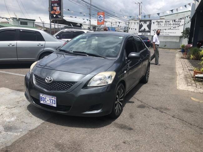  Haz Click aquí y obtendras toda la informacion detallada del Auto Usado   Toyota Yaris  gasolina Gris 2013 sedan en Costa Rica sistema de AutoguiaCR.com por sirioscr.com Google.com en la agencia AUTO XIRI TIBAS